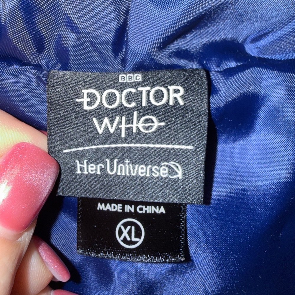 Her Universe Doctor Who Thirteenth Doctor Trench
Coat size xl - Picture 9 of 9